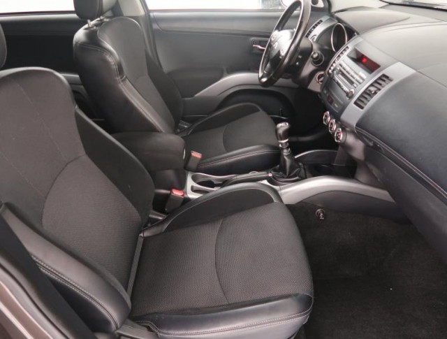 Mitsubishi Outlander  2.2 DI-D 