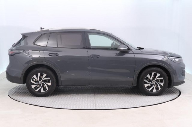 Volkswagen Tiguan  1.5 eTSI 