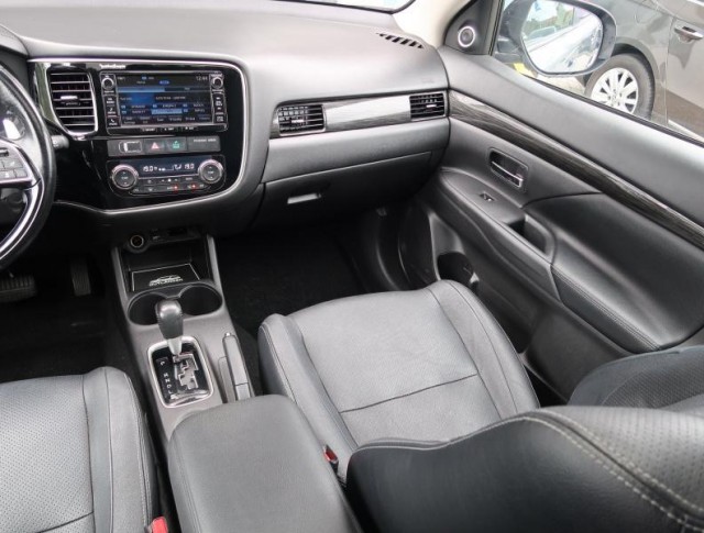 Mitsubishi Outlander  2.2 DI-D 