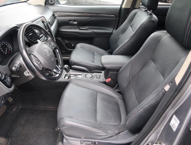 Mitsubishi Outlander  2.2 DI-D 