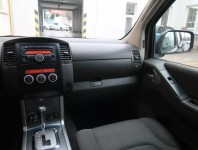 Nissan Navara  2.5 D 