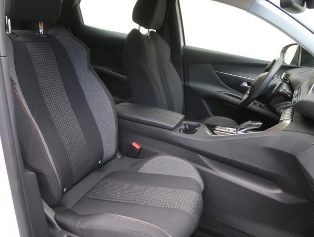 Peugeot 3008  1.2 PureTech 