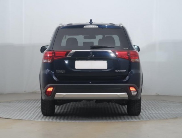 Mitsubishi Outlander  2.0 