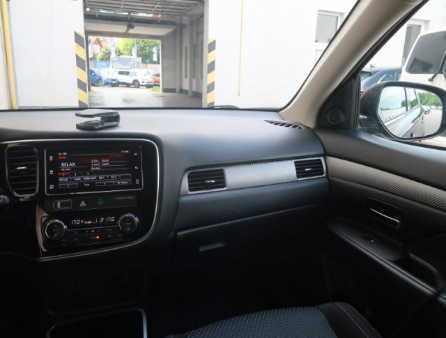 Mitsubishi Outlander  2.0 