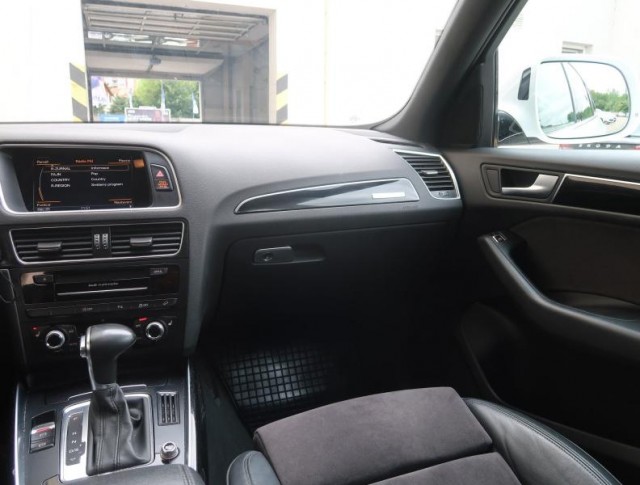 Audi Q5  2.0 TDI sport