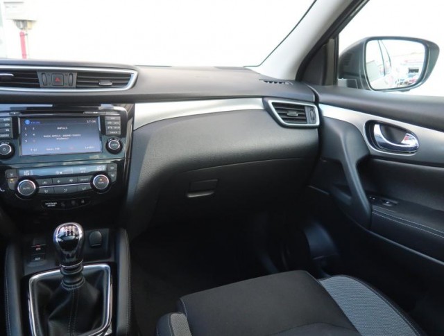 Nissan Qashqai  1.5 dCi N-Connecta