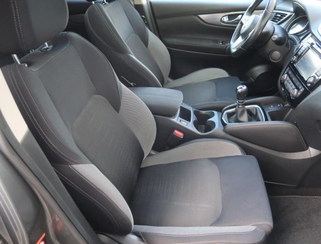 Nissan Qashqai  1.5 dCi N-Connecta