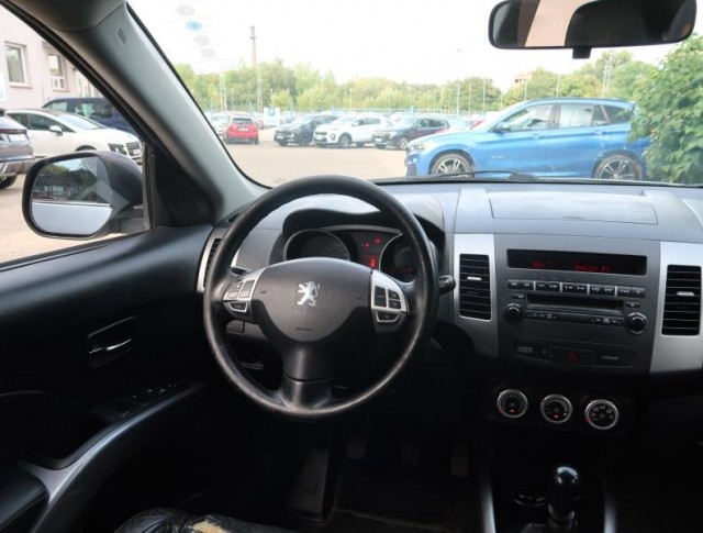 Peugeot 4007  2.2 HDI 