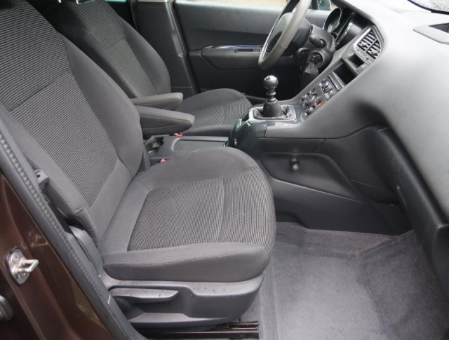 Peugeot 5008  1.6 BlueHDi 