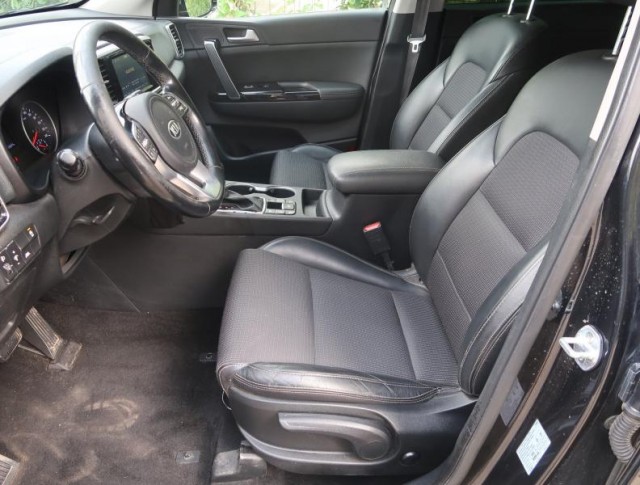 Kia Sportage  2.0 CRDi 