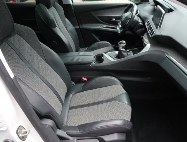 Peugeot 3008  1.2 PureTech 