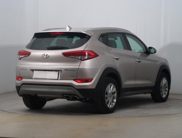 Hyundai Tucson  2.0 CRDi 