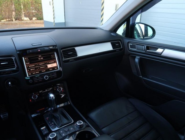 Volkswagen Touareg  3.0 TDI R-Line