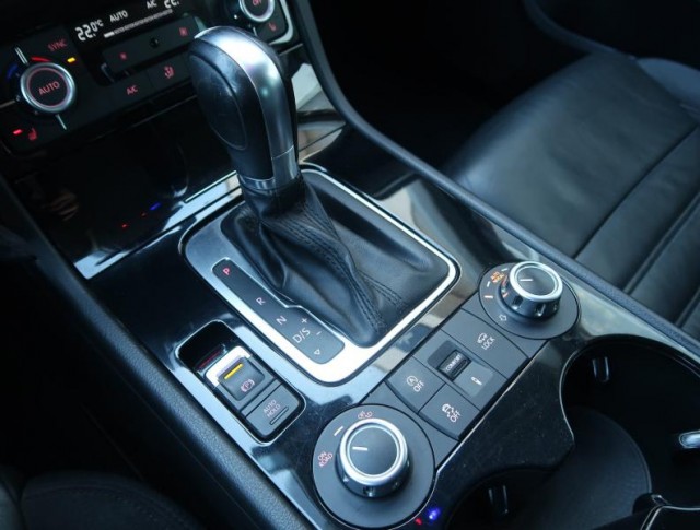 Volkswagen Touareg  3.0 TDI R-Line