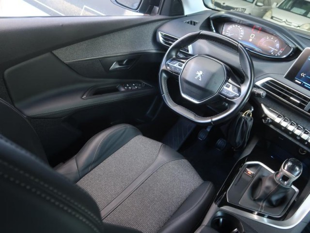 Peugeot 3008  1.2 PureTech Allure