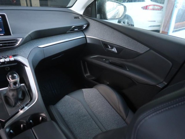 Peugeot 3008  1.2 PureTech Allure