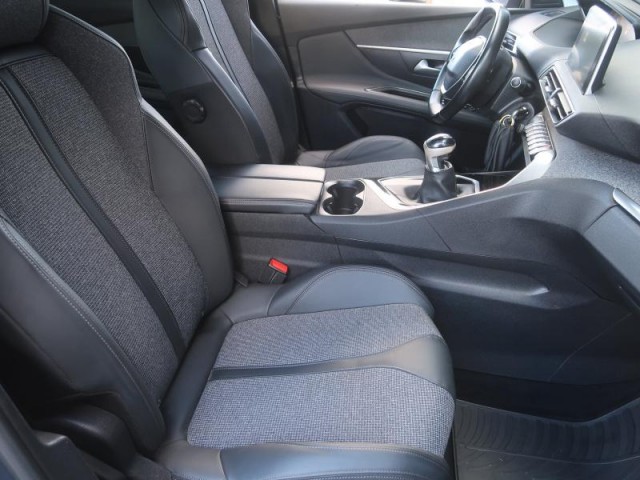 Peugeot 3008  1.2 PureTech Allure