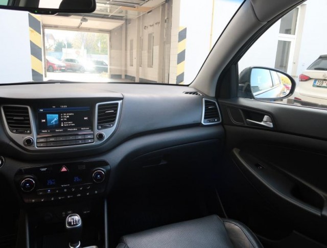 Hyundai Tucson  2.0 CRDi 