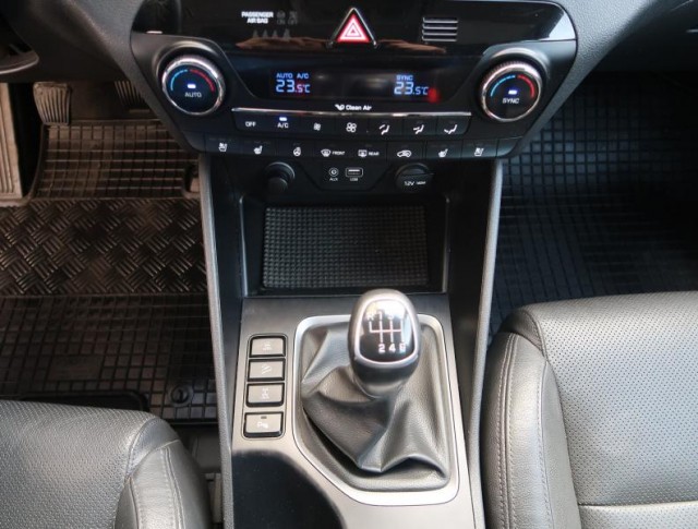 Hyundai Tucson  2.0 CRDi 