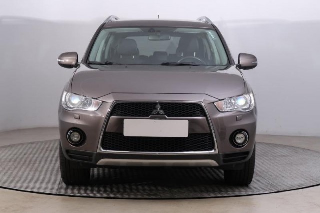 Mitsubishi Outlander  2.2 DI-D Instyle