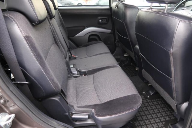 Mitsubishi Outlander  2.2 DI-D Instyle