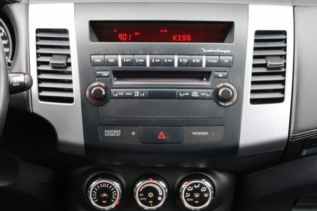 Mitsubishi Outlander  2.2 DI-D Instyle