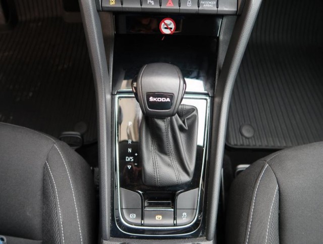 Škoda Karoq  1.5 TSI Fresh