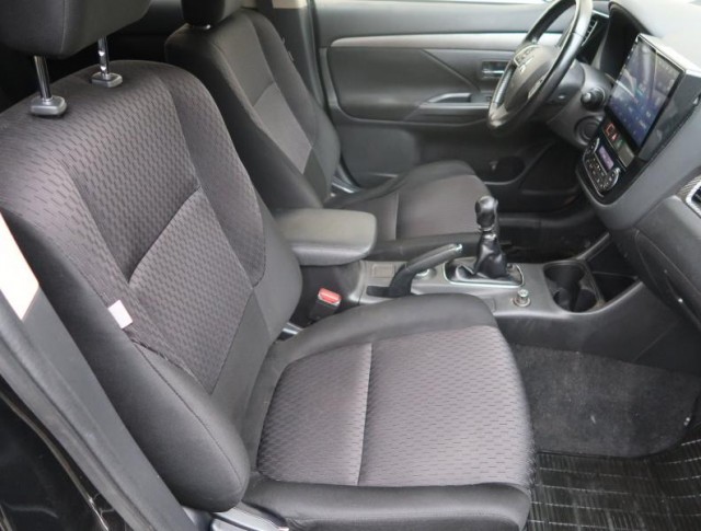 Mitsubishi Outlander  2.2 DI-D 