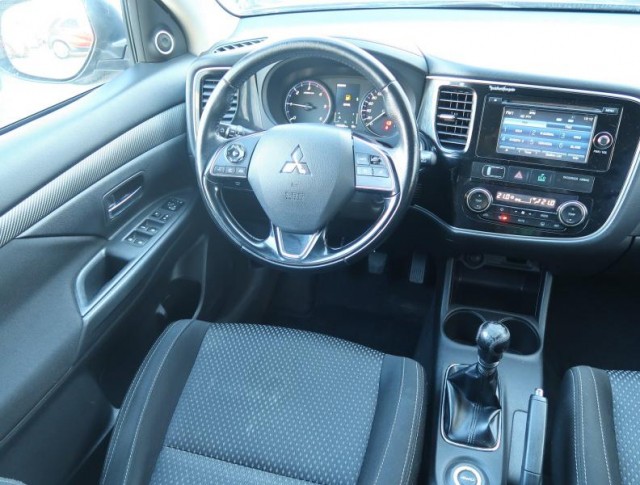 Mitsubishi Outlander  2.2 DI-D 