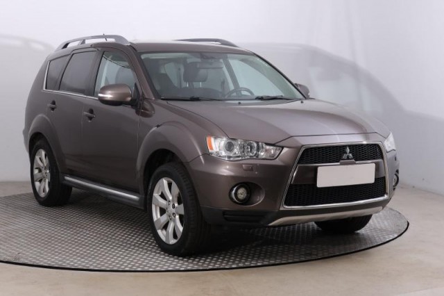 Mitsubishi Outlander  2.2 DI-D Instyle