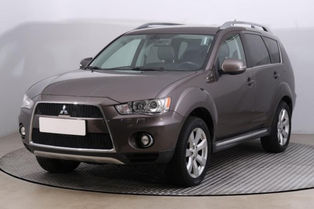 Mitsubishi Outlander  2.2 DI-D Instyle