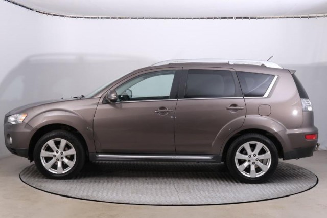 Mitsubishi Outlander  2.2 DI-D Instyle