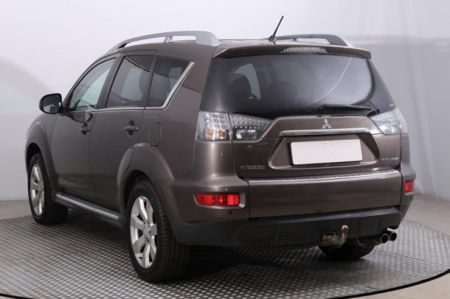Mitsubishi Outlander  2.2 DI-D Instyle