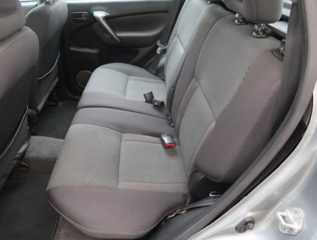 Toyota RAV 4  2.0 VVT-i 