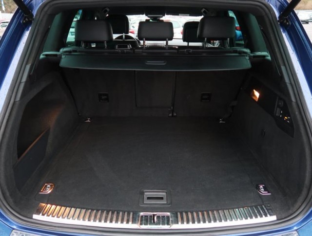 Volkswagen Touareg  3.0 TDI R-Line