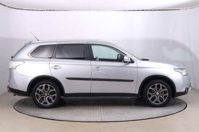 Mitsubishi Outlander  2.2 DI-D 