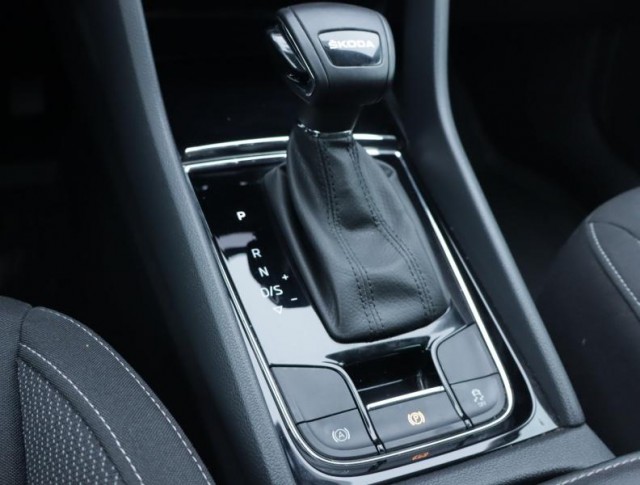 Škoda Karoq  1.5 TSI Fresh