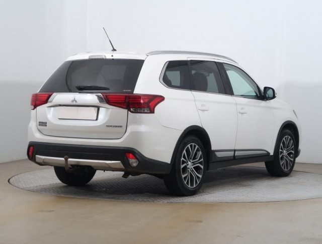 Mitsubishi Outlander  2.2 DI-D 