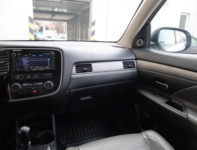 Mitsubishi Outlander  2.2 DI-D 
