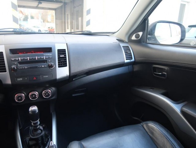 Mitsubishi Outlander  2.2 DI-D 
