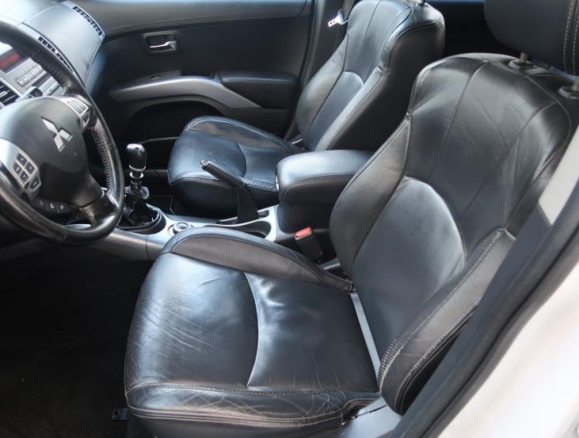 Mitsubishi Outlander  2.2 DI-D 