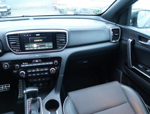 Kia Sportage  2.0 CRDi 