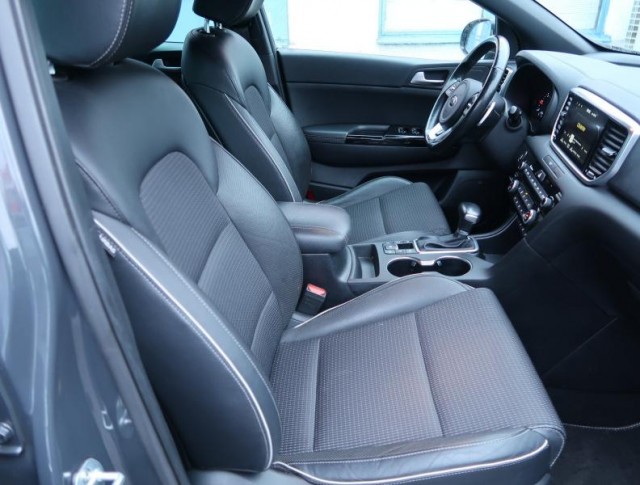 Kia Sportage  2.0 CRDi 