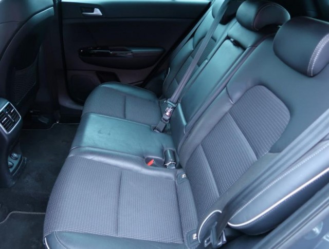 Kia Sportage  2.0 CRDi 