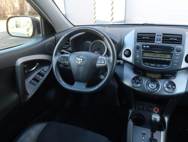 Toyota RAV 4  2.0 VVT-i 