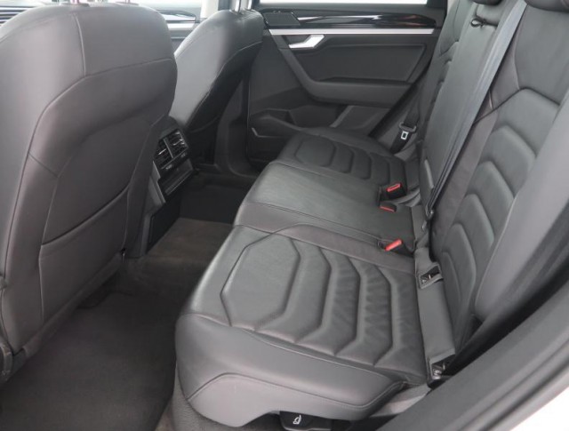 Volkswagen Touareg  3.0 TDI 