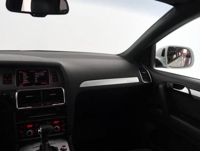 Audi Q7  3.0 TDI S-Line