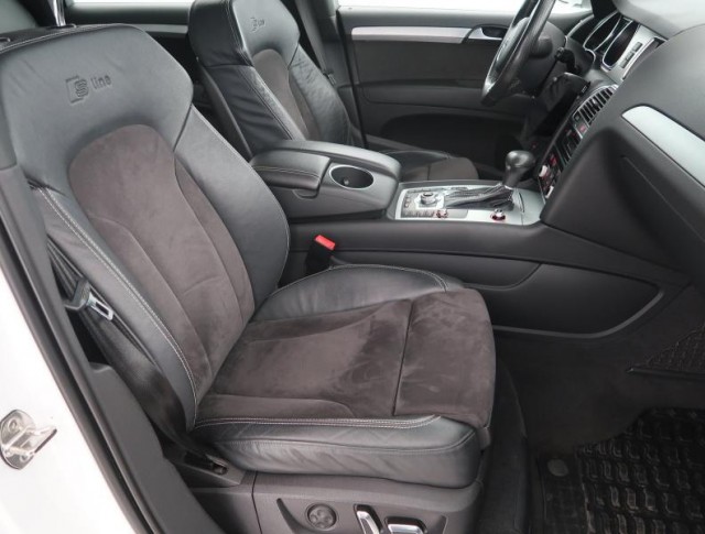 Audi Q7  3.0 TDI S-Line