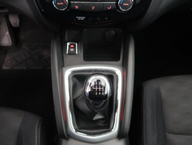 Nissan Qashqai  1.2 DIG-T 