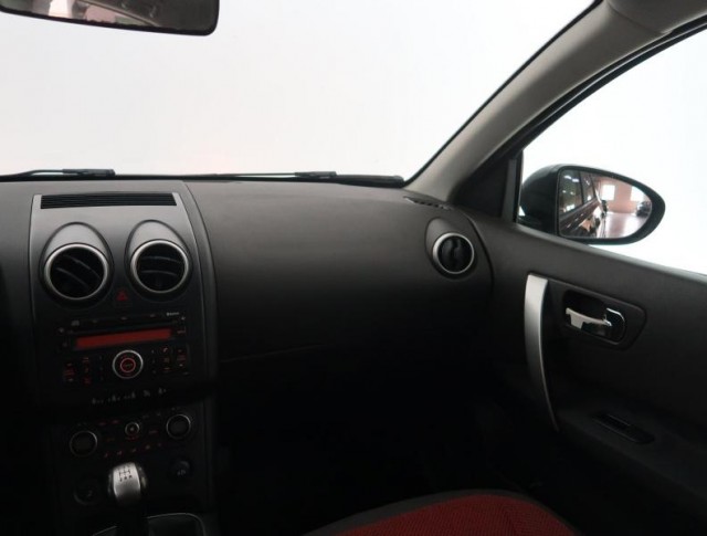 Nissan Qashqai  1.6 